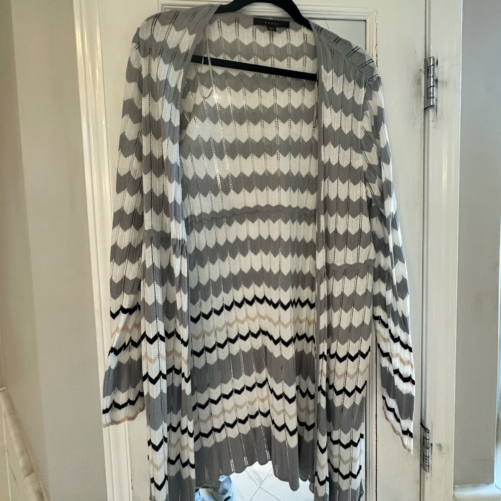 New Fever Sweater Wrap Duster Cardigan Size Large Tan Chevron Long Sleeve